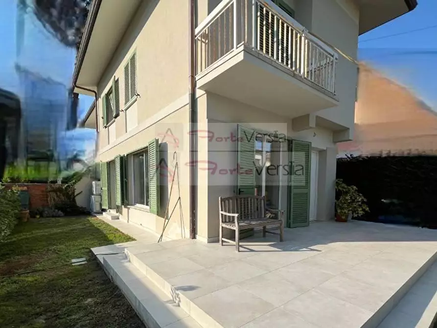 Immagine 47 di Casa semindipendente in vendita  a Pietrasanta