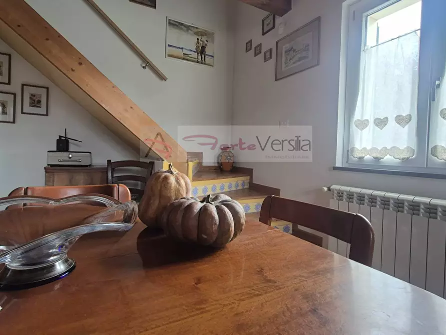 Immagine 1 di Villa in vendita  a Montignoso