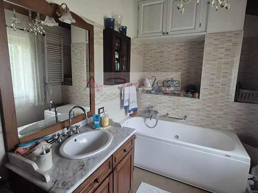 Immagine 25 di Villa in vendita  a Montignoso