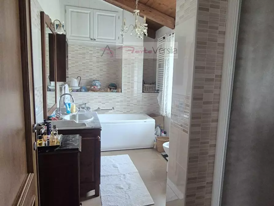 Immagine 26 di Villa in vendita  a Montignoso