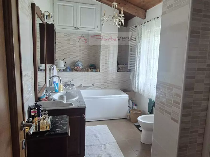 Immagine 27 di Villa in vendita  a Montignoso