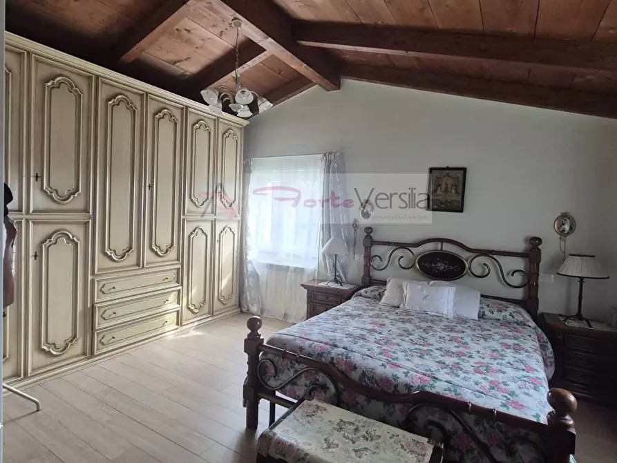 Immagine 31 di Villa in vendita  a Montignoso