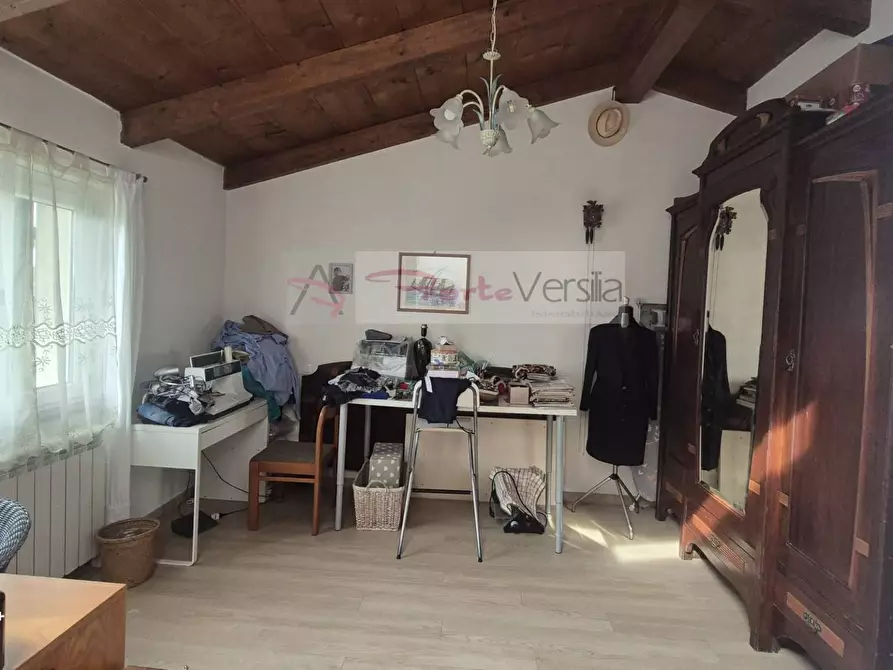 Immagine 36 di Villa in vendita  a Montignoso