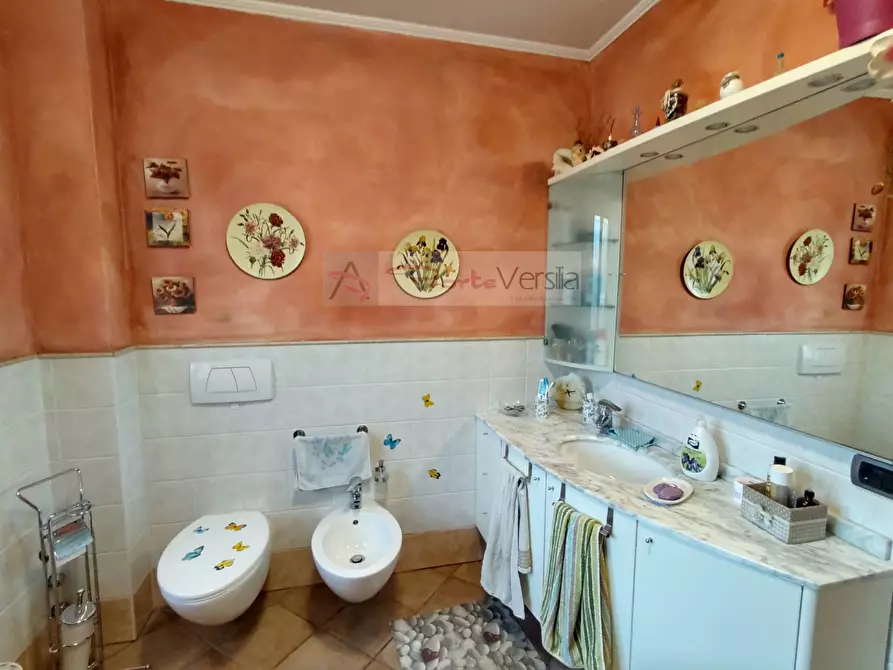 Immagine 21 di Villa in vendita  a Aulla