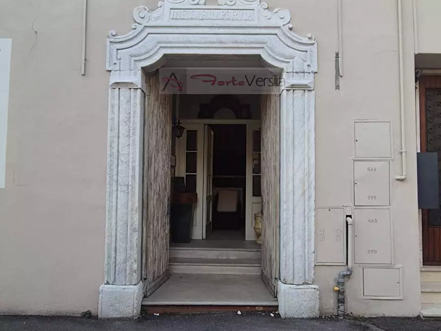 Immagine 34 di Albergo/B&B/Residence in vendita  a Camaiore