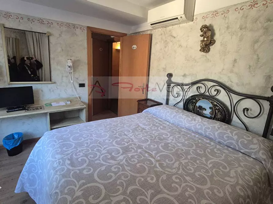 Immagine 56 di Albergo/B&B/Residence in vendita  a Camaiore