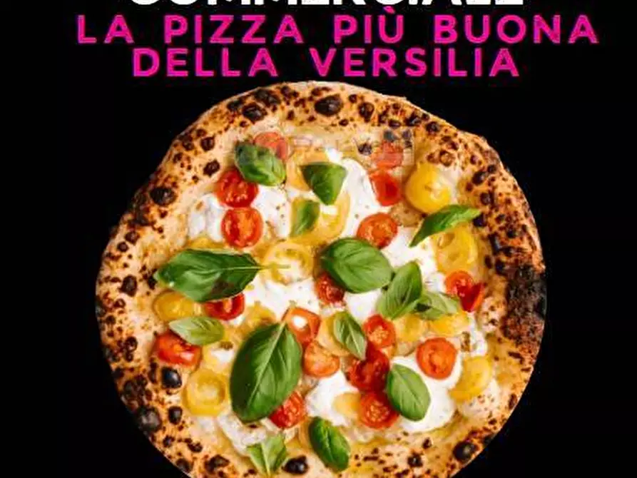 Immagine 1 di Attività commerciale in vendita  a Forte Dei Marmi