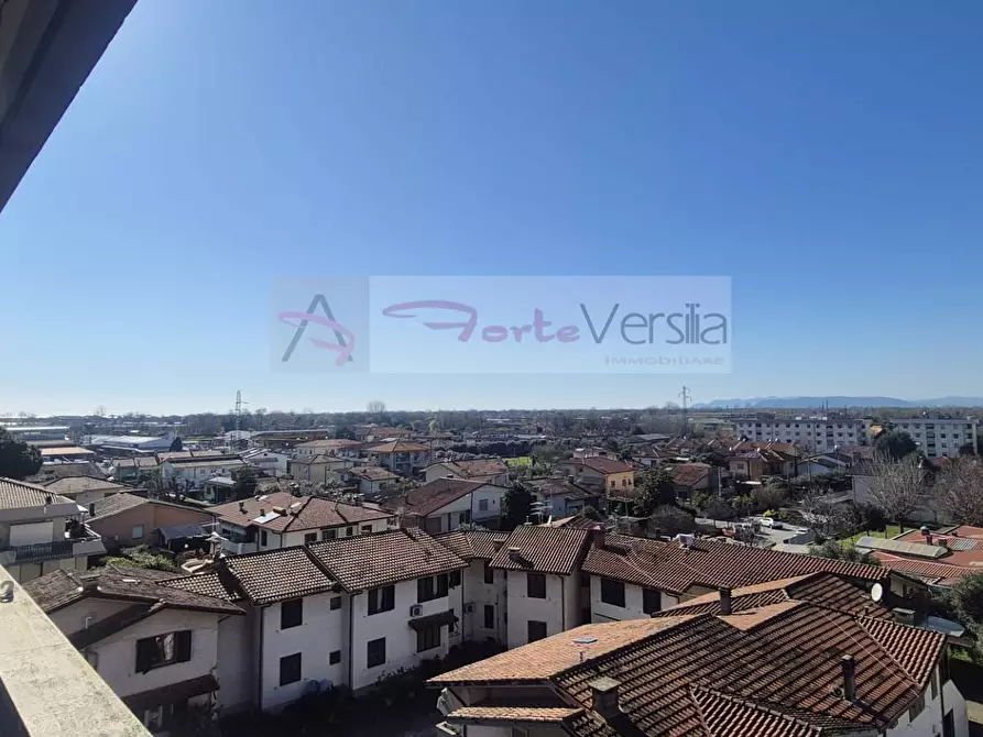 Immagine 25 di Attico in vendita  a Seravezza