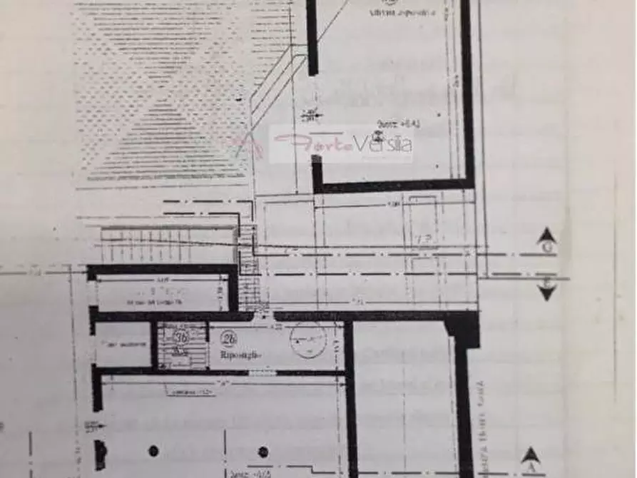 Immagine 8 di Locale commerciale in vendita  a Forte Dei Marmi