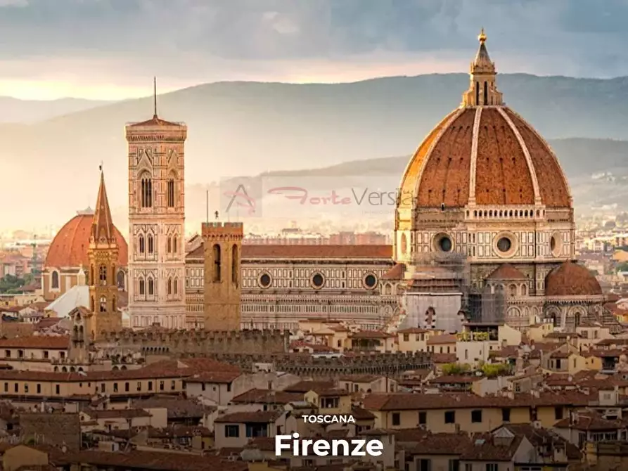 Immagine 1 di Locale commerciale in vendita  a Firenze