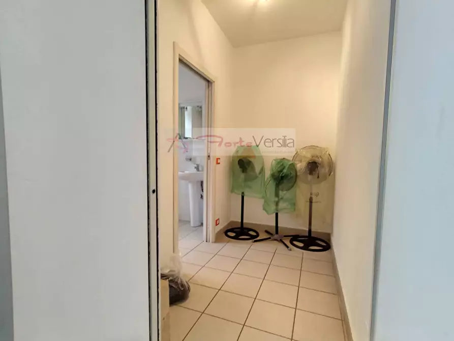 Immagine 4 di Ufficio in vendita  a Camaiore