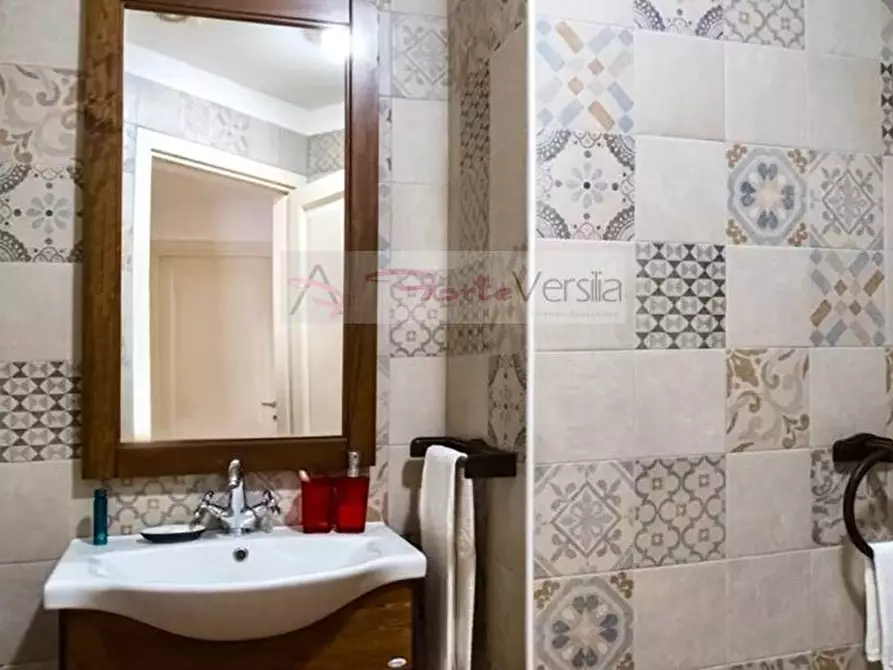 Immagine 12 di Villa in vendita  a Forte Dei Marmi