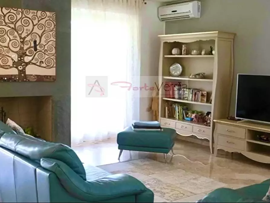 Immagine 3 di Villa in vendita  a Forte Dei Marmi