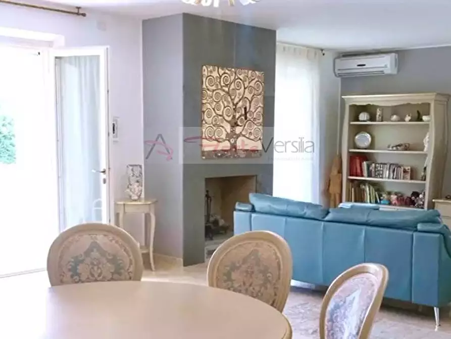 Immagine 6 di Villa in vendita  a Forte Dei Marmi