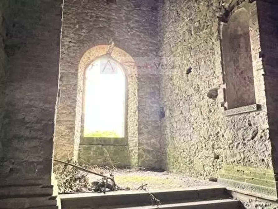 Immagine 7 di Villa in vendita  a Massa