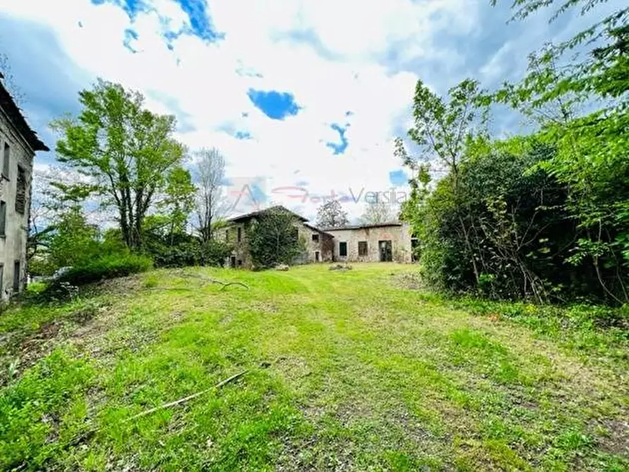 Immagine 5 di Villa in vendita  a Massa