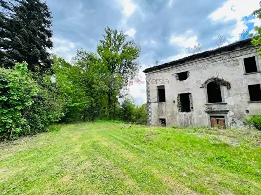 Immagine 1 di Villa in vendita  a Massa