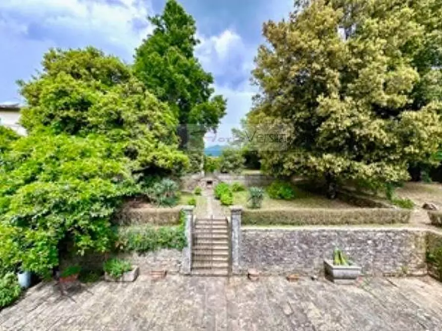 Immagine 4 di Villa in vendita  a Castiglione Di Garfagnana