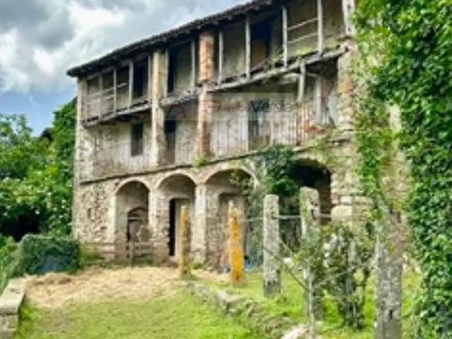 Immagine 25 di Villa in vendita  a Castiglione Di Garfagnana