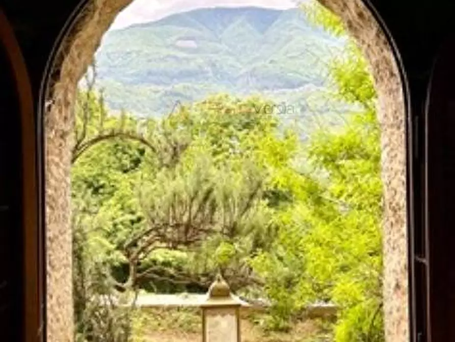 Immagine 5 di Villa in vendita  a Castiglione Di Garfagnana