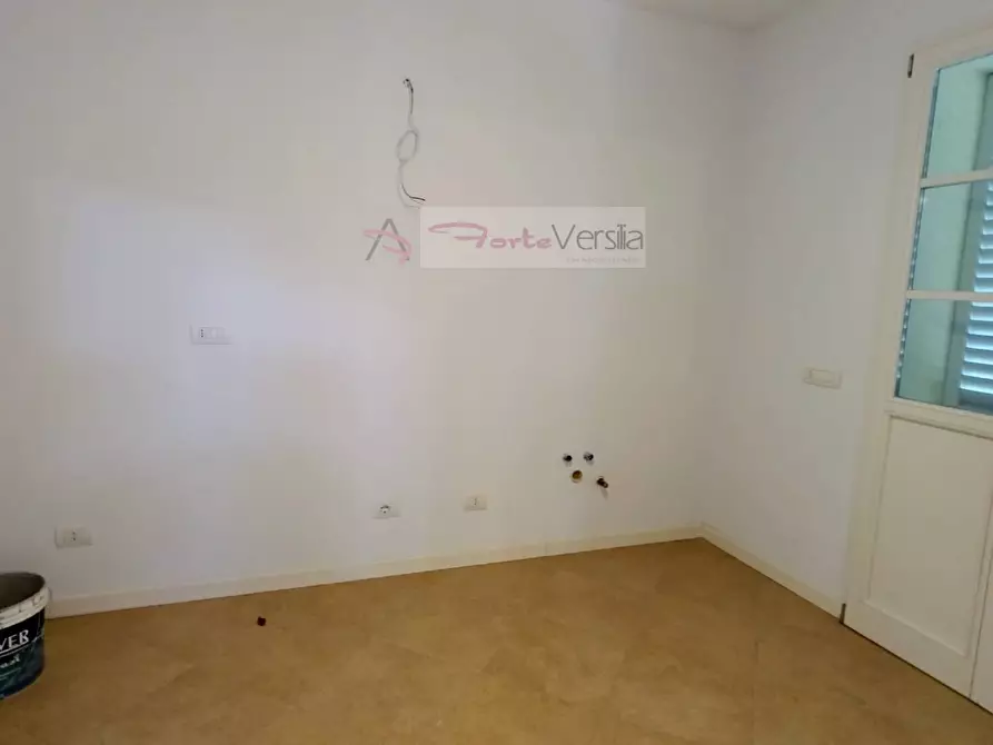 Immagine 2 di Villa in vendita  a Pietrasanta