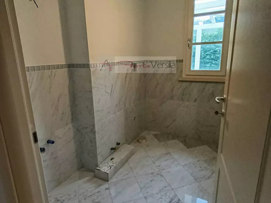 Immagine 3 di Villa in vendita  a Pietrasanta