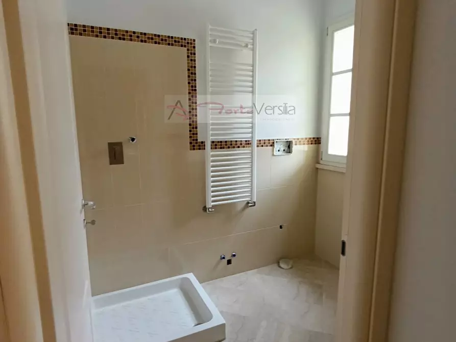 Immagine 4 di Villa in vendita  a Pietrasanta