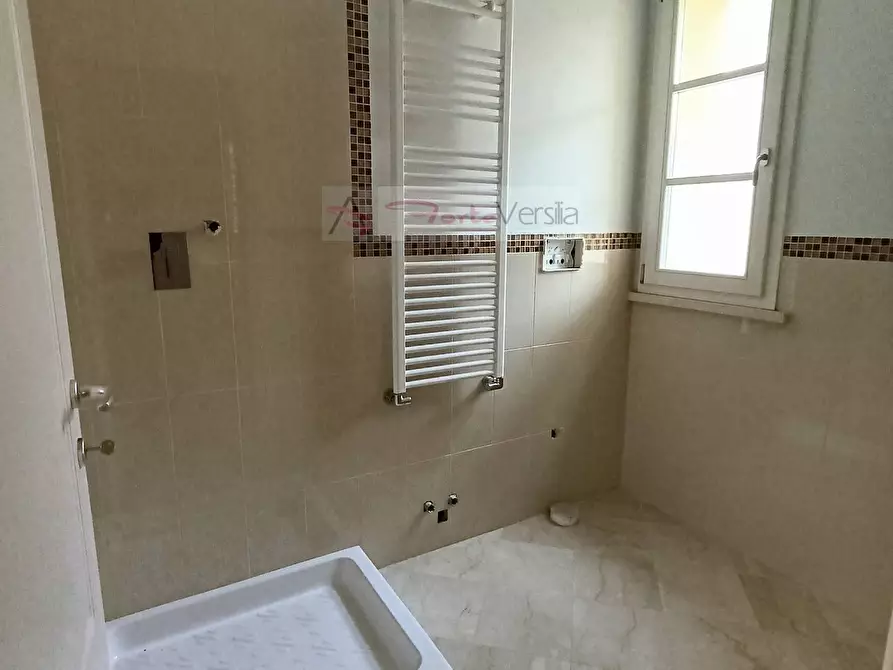 Immagine 5 di Villa in vendita  a Pietrasanta