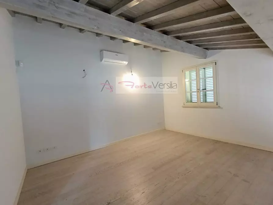 Immagine 13 di Villa in vendita  a Pietrasanta