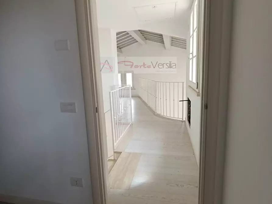 Immagine 22 di Villa in vendita  a Pietrasanta