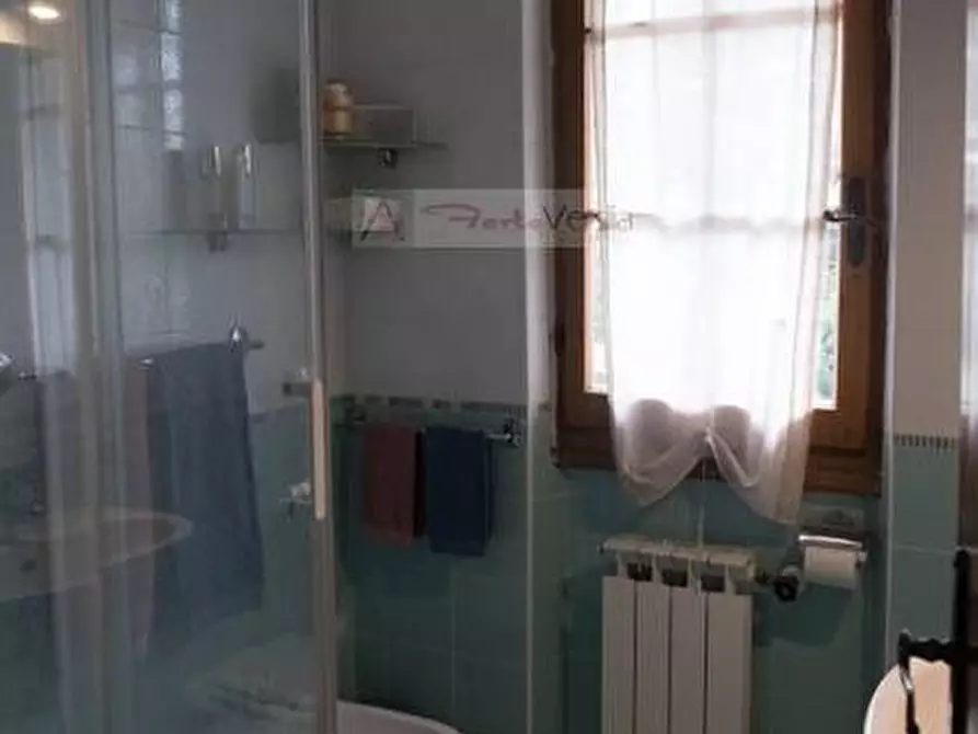 Immagine 7 di Villa   a Massa