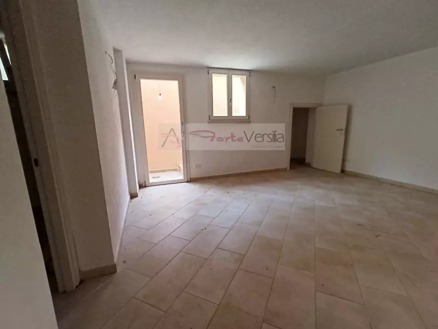 Immagine 32 di Villa in vendita  a Pietrasanta