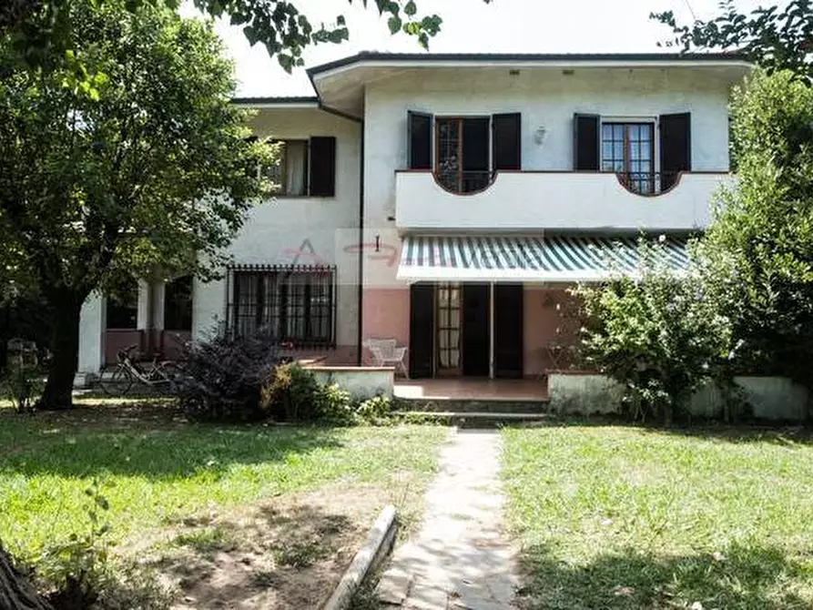 Immagine 8 di Villa   a Massa