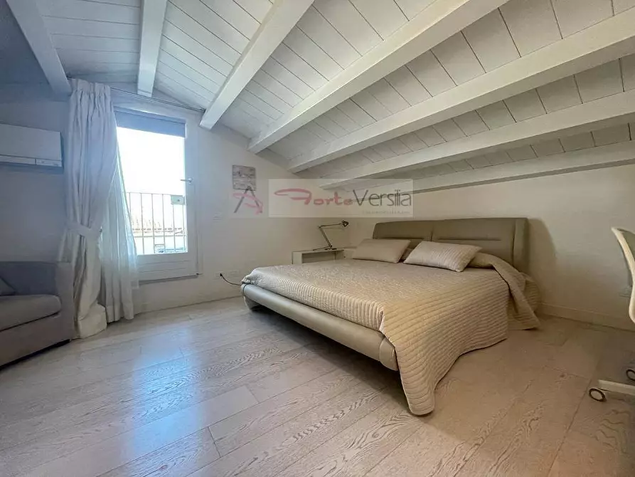 Immagine 19 di Casa indipendente in affitto  a Forte Dei Marmi