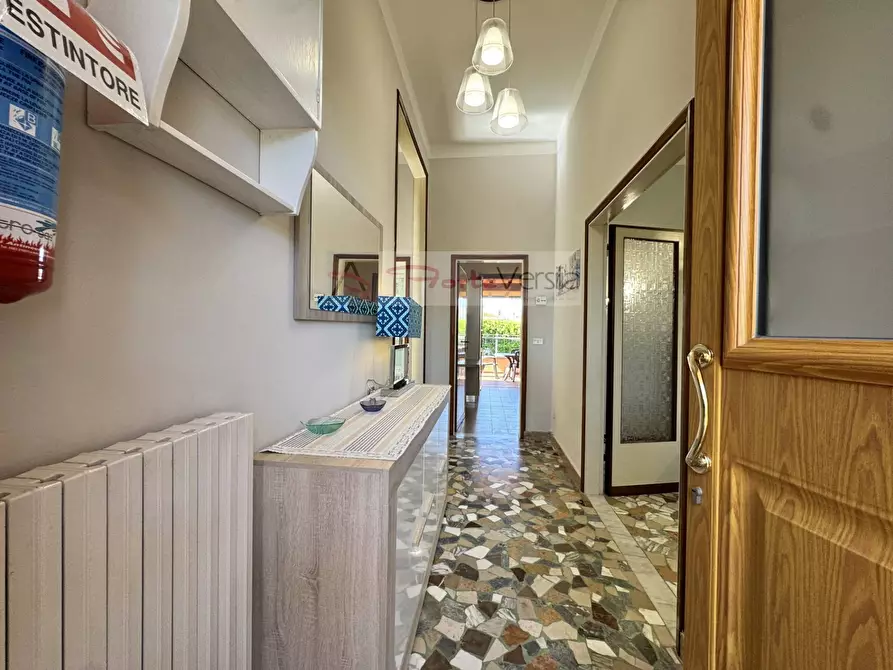 Immagine 3 di Villa in vendita  a Pietrasanta