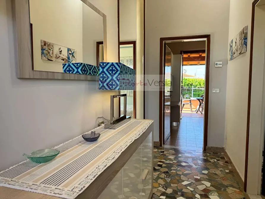 Immagine 2 di Villa in vendita  a Pietrasanta