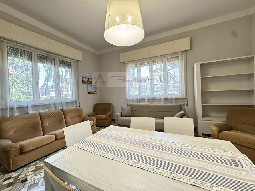 Immagine 8 di Villa in vendita  a Pietrasanta