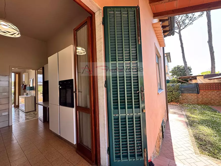 Immagine 18 di Villa in vendita  a Pietrasanta