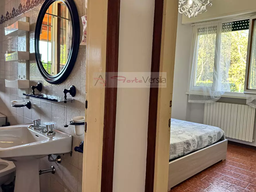 Immagine 25 di Villa in vendita  a Pietrasanta