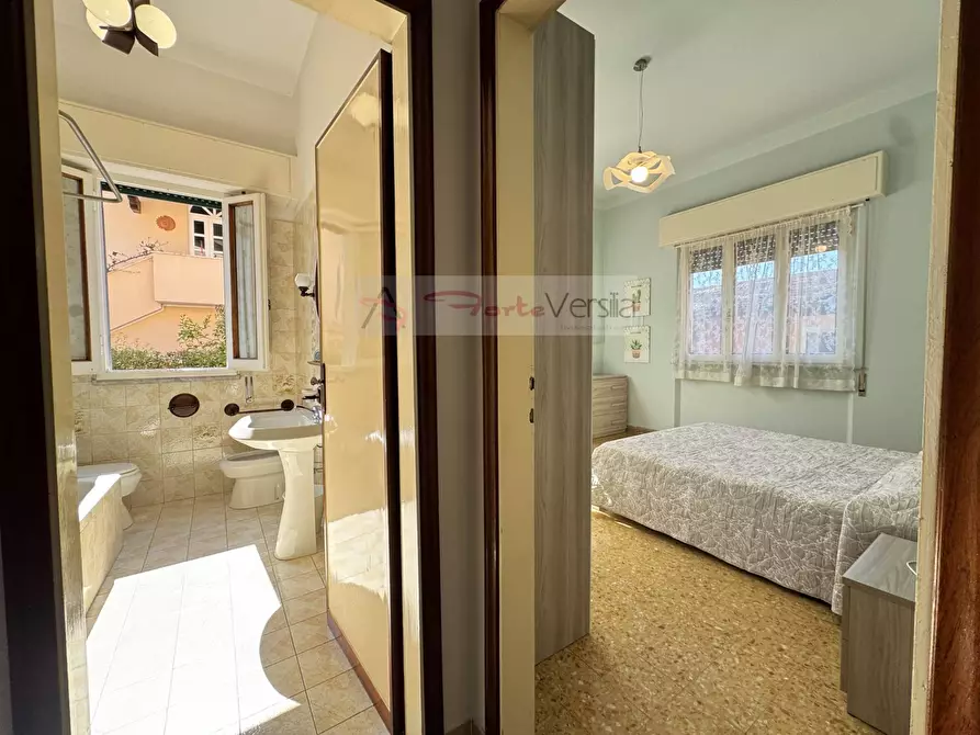Immagine 34 di Villa in vendita  a Pietrasanta