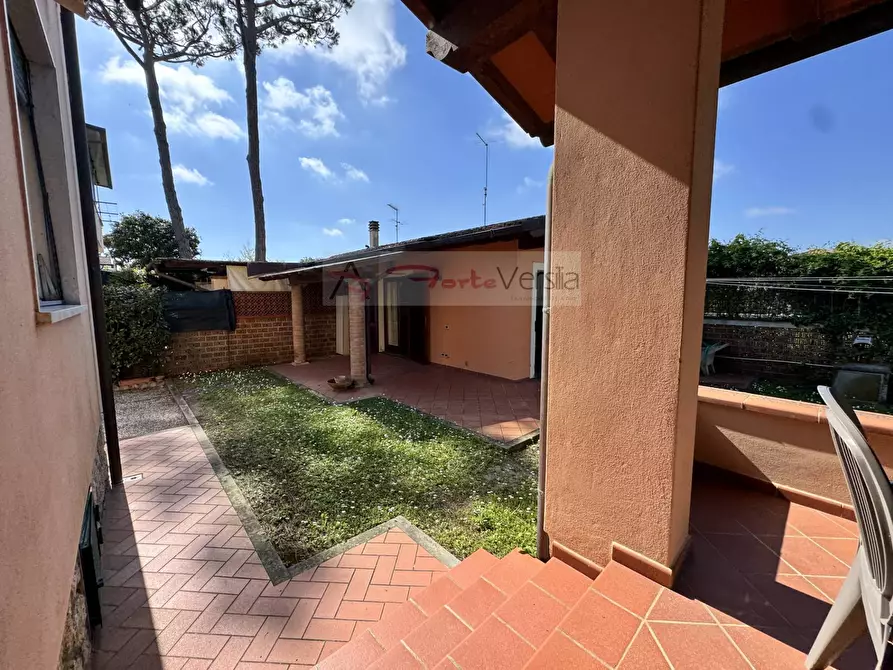 Immagine 45 di Villa in vendita  a Pietrasanta