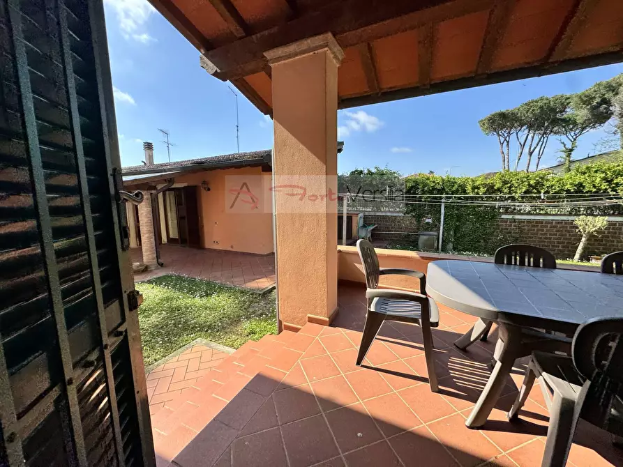 Immagine 46 di Villa in vendita  a Pietrasanta