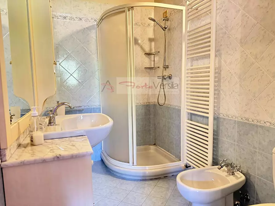 Immagine 60 di Villa in vendita  a Pietrasanta