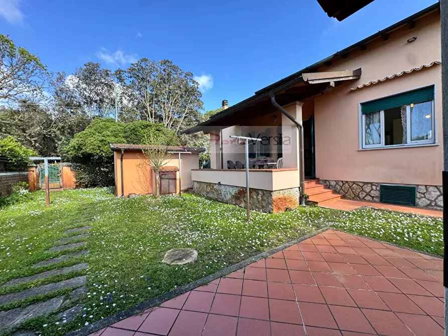 Immagine 51 di Villa in vendita  a Pietrasanta