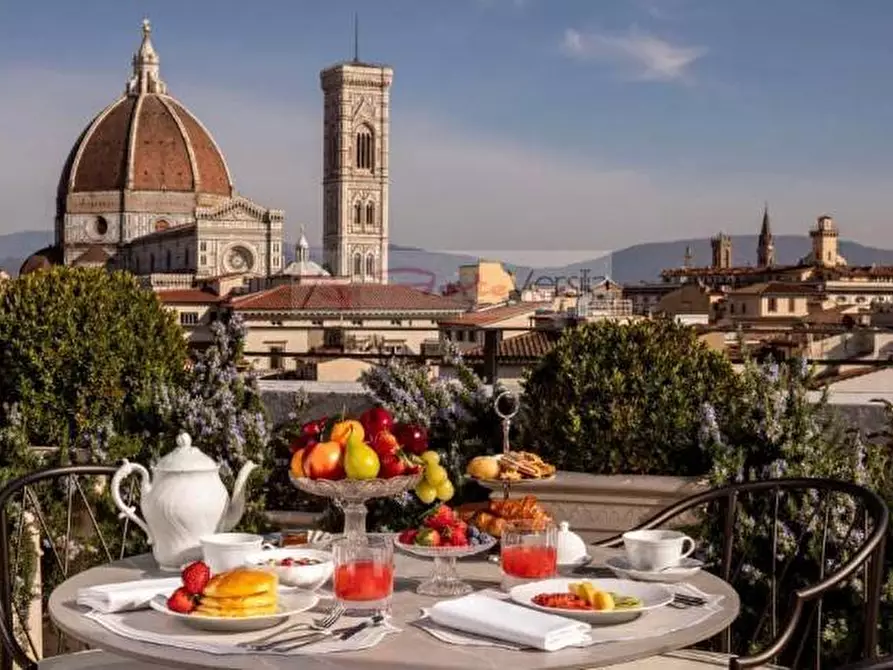 Immagine 1 di Locale commerciale in vendita  a Firenze