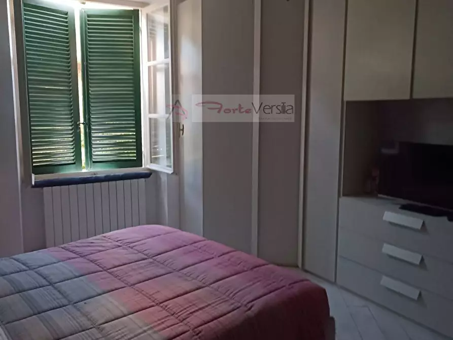 Immagine 6 di Appartamento in vendita  a Montignoso