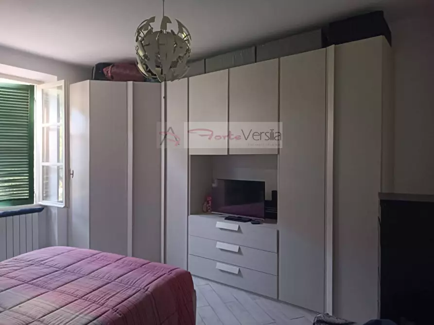 Immagine 4 di Appartamento in vendita  a Montignoso