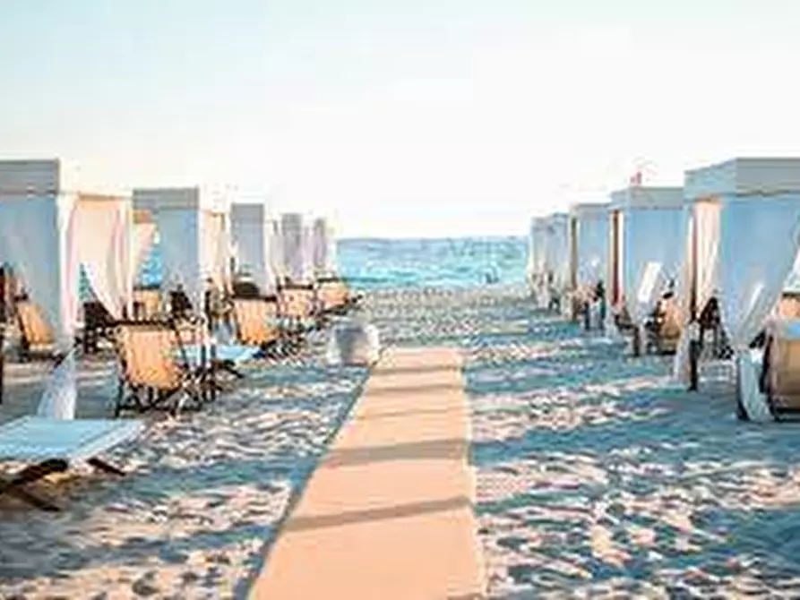 Immagine 32 di Villa in vendita  a Pietrasanta