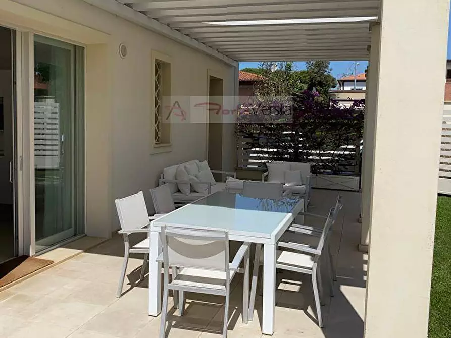 Immagine 28 di Villa in affitto  a Forte Dei Marmi