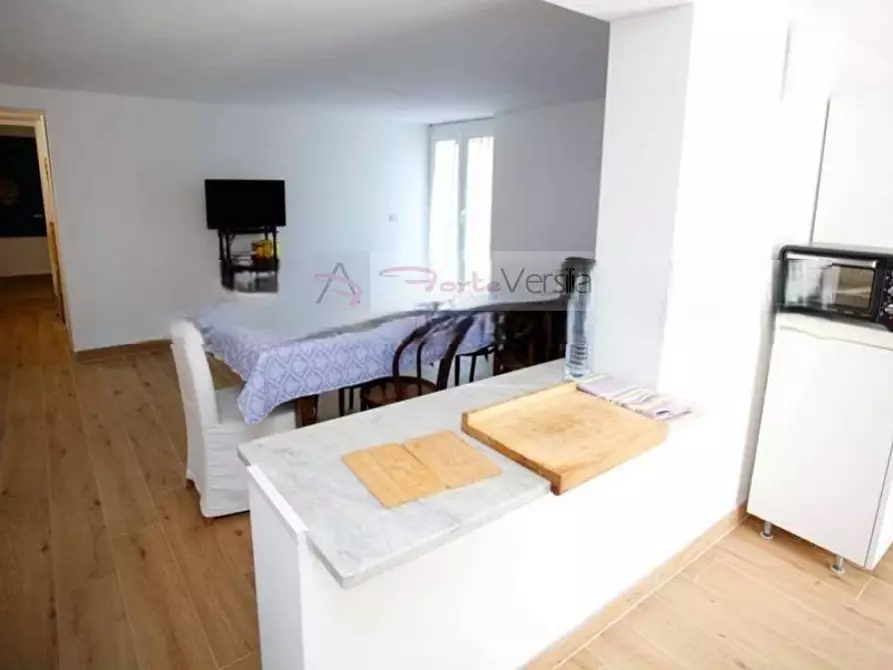 Immagine 5 di Villa in vendita  a Massa